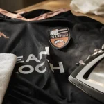 Comment enlever un flocage sur un maillot : vapeur et patte-mouille, flocage retiré sans abîmer le tissu